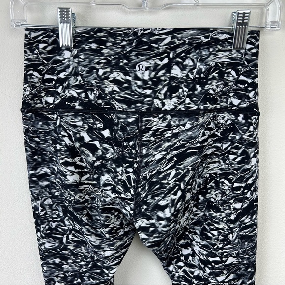 Lululemon Wunder Under Hi-Rise Tight size: 6 - Picture 9 of 11